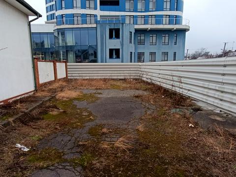 комерційна за адресою Робітнича вул., 1
