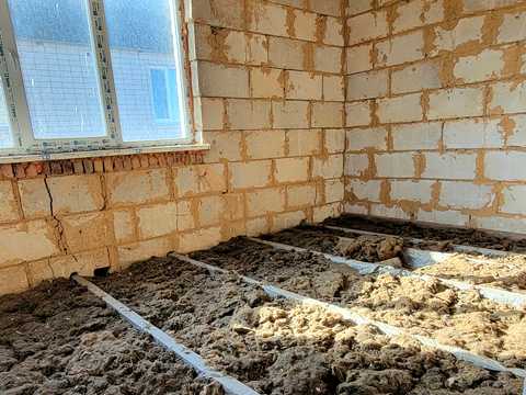будинок за адресою смт. Черняхів, Квітнева