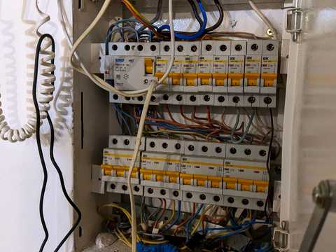 комерційна за адресою Почайнинська вул., 52