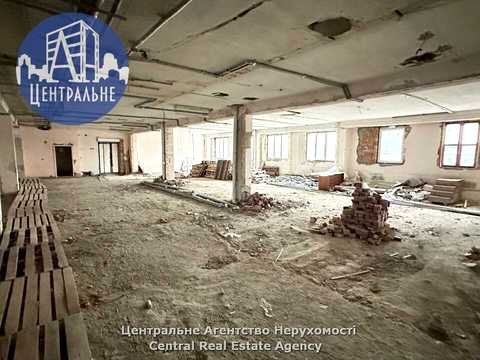 комерційна за адресою Чернівці, Руська вул., 242