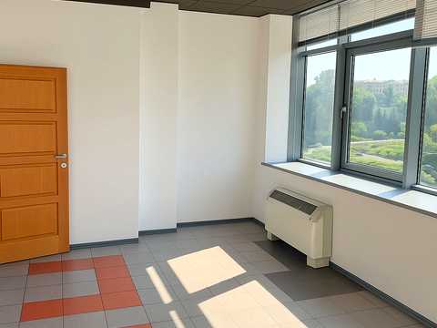комерційна за адресою Спортивна пл., 3в