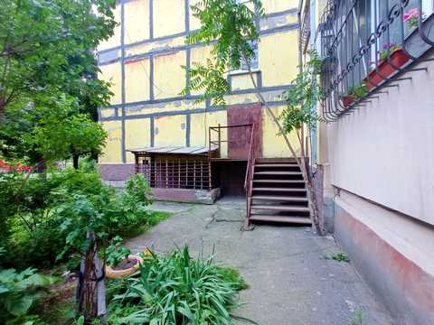 комерційна за адресою Робоча вул., 75