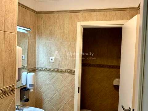 комерційна за адресою Михайлівська вул., 7