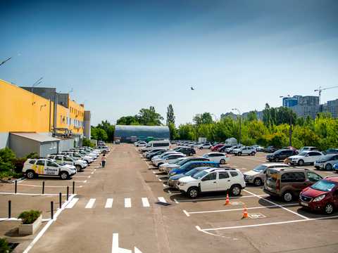 комерційна за адресою Героїв Космосу вул., 4
