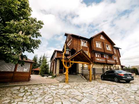 комерційна за адресою с. Яблуниця, Степана Бандери, 30