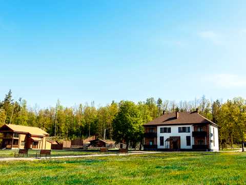 комерційна за адресою Лісова вул. (Лісна), 1