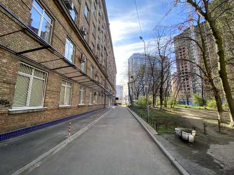 комерційна за адресою Євгена Коновальця вул. (Щорса), 31