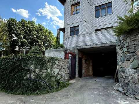 будинок за адресою Вишнева