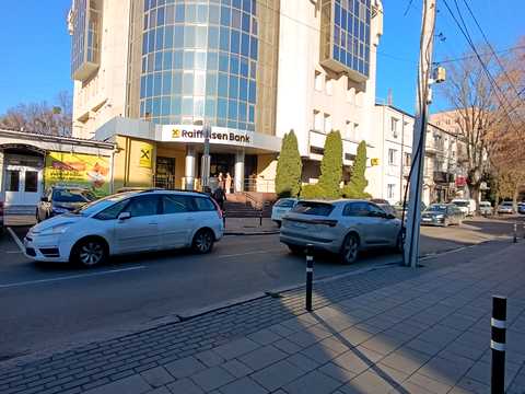 коммерческая по адресу вул. Симона Петлюри, 28