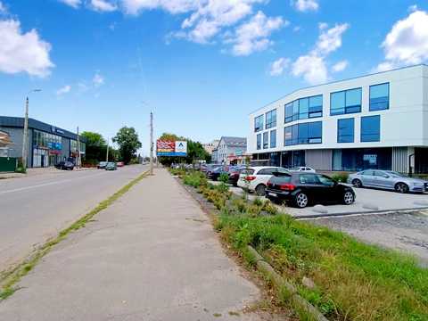 комерційна за адресою Романа Шухевича вул. (Курчатова), 8/9