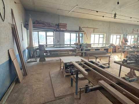 комерційна за адресою смт. Великі Бірки, Шкільна вул., 1