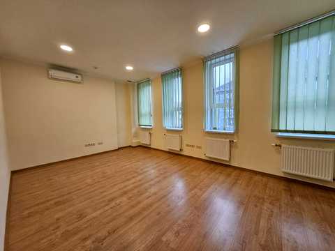 комерційна за адресою Військових Ветеранів вул., 6