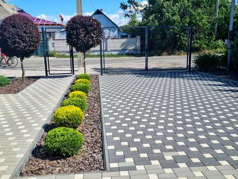 комерційна за адресою смт. Обухівка, Мужества, 2