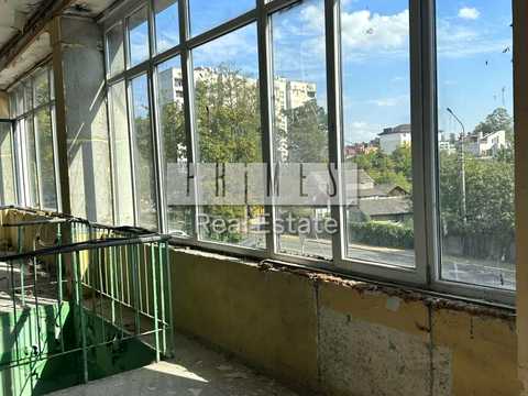 комерційна за адресою Садова вул., 14