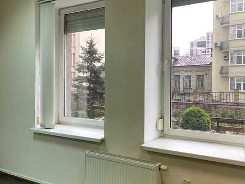 комерційна за адресою Дмитрівська вул., 52-Б