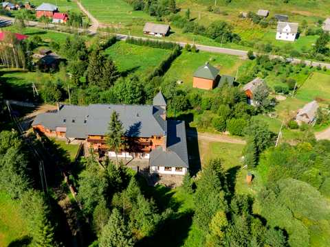 комерційна за адресою Устияновича вул., 1