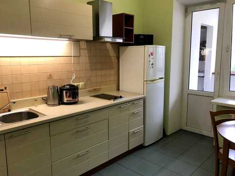 квартира за адресою Анни Ахматової вул., 31