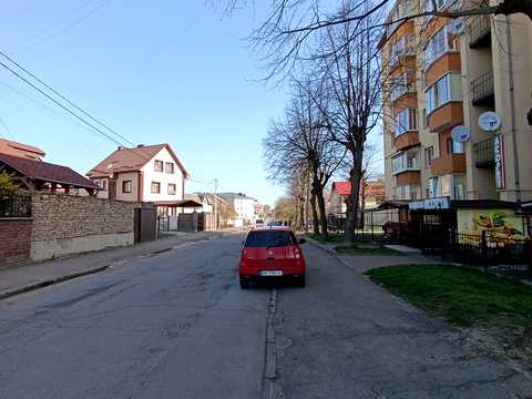 комерційна за адресою Рівне, вул. Ясна, 7б