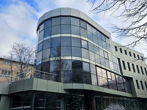 комерційна за адресою Військових Ветеранів вул., 6