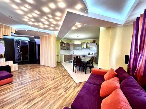квартира за адресою Анни Ахматової вул., 13