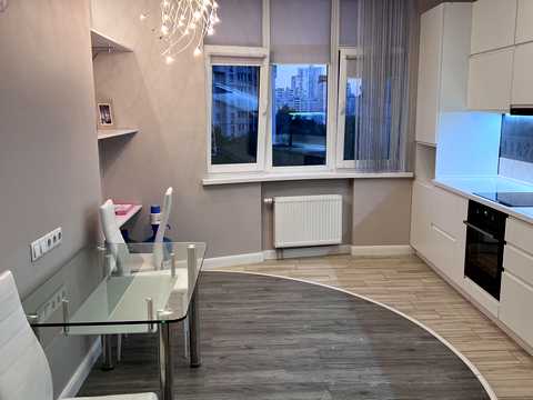 квартира за адресою Анни Ахматової вул., 22