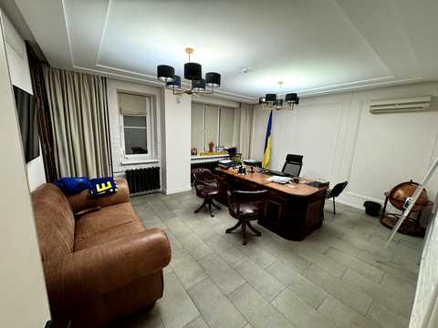 комерційна за адресою Шовковична вул., 7-А