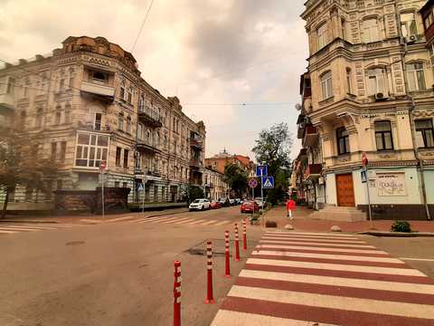 квартира за адресою Братська вул., 10