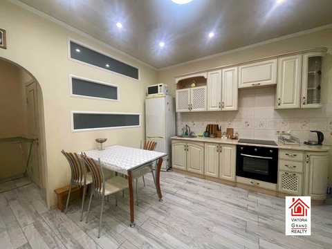 комерційна за адресою Центральна вул., 7