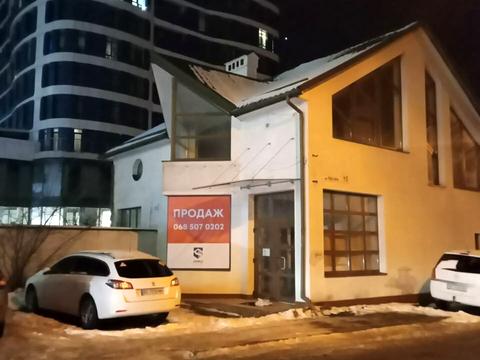 комерційна за адресою Робітнича вул., 1