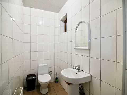 комерційна за адресою Сарни, Вишнева, 58А