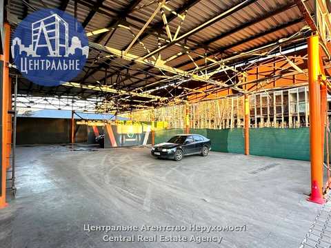 комерційна за адресою Чернівці, Руська вул., 242