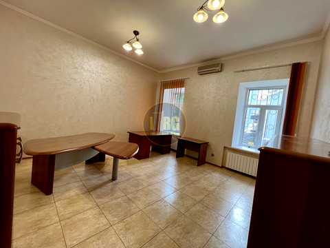 комерційна за адресою Івана Франка вул., 42