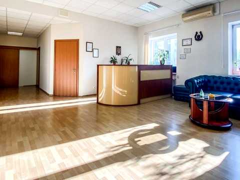 комерційна за адресою Королеви Єлизавети ІІ вул. (Глинки), 1