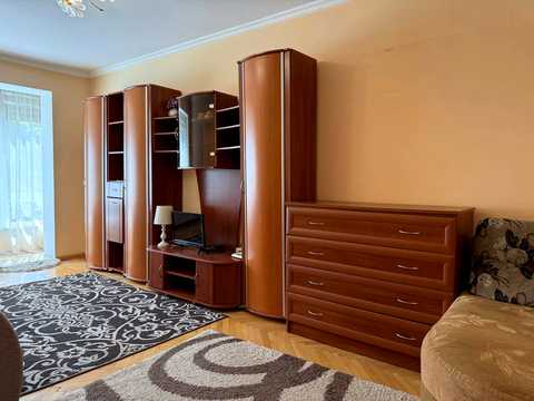 квартира за адресою Гната Хоткевича вул., 77