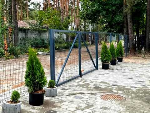 комерційна за адресою Київ, Радистів вул., 18
