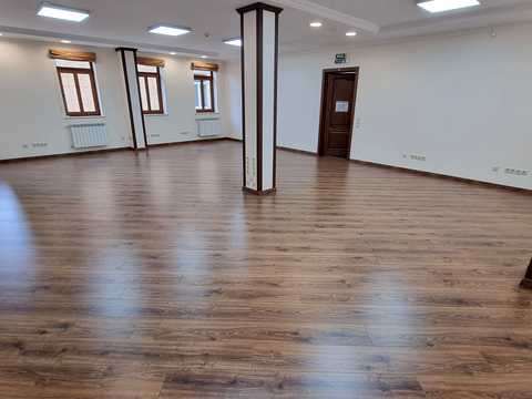 комерційна за адресою Володимирська вул., 63