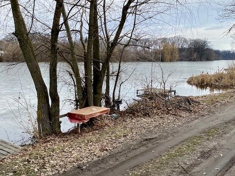 участок по адресу пгт. Шаровка, Набережна