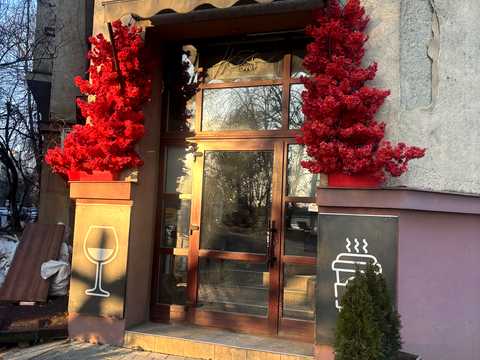 комерційна за адресою Набережна незалежності, 5