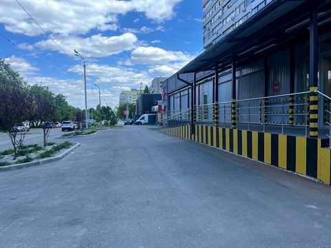 комерційна за адресою Слави бульв., 5