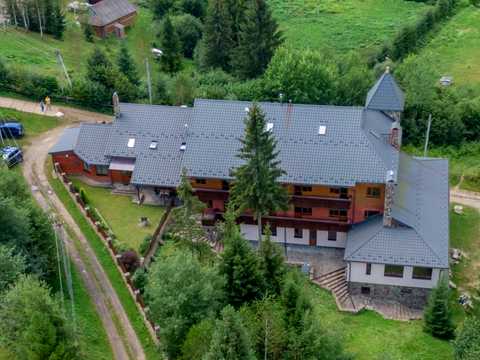 комерційна за адресою Устияновича вул., 1