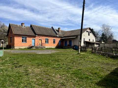комерційна за адресою с. Бугрин, Богдана Хмельницького, 81