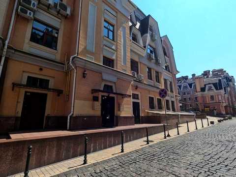 комерційна за адресою Воздвиженська вул., 14