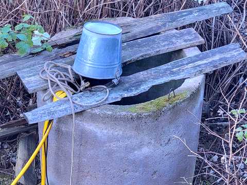 будинок за адресою смт. Черняхів, Квітнева