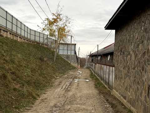 участок по адресу Озерна, 1