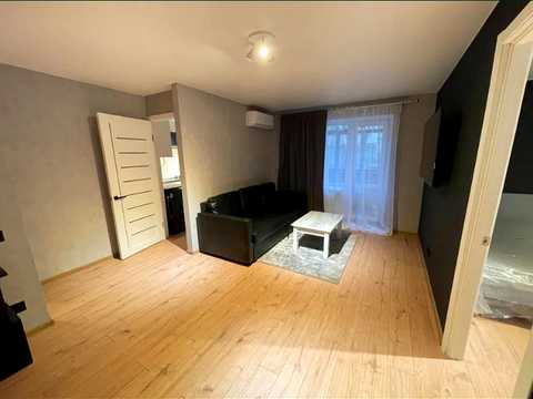 квартира за адресою Дегтярівська вул., 9