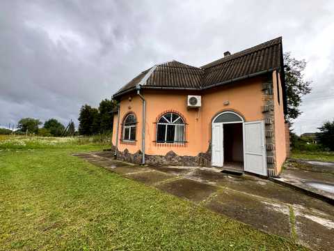 комерційна за адресою Шкільна вул., 22
