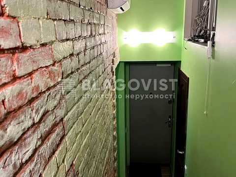 комерційна за адресою Рейтарська вул., 18