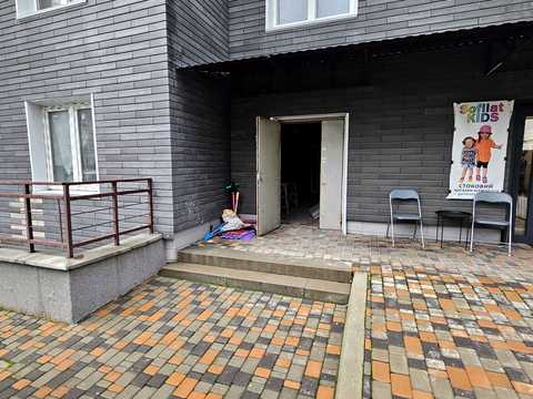 комерційна за адресою Миколи Вінграновського вул., 2