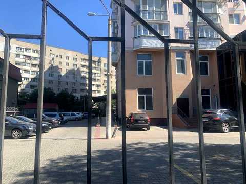 комерційна за адресою Олексія Вадатурського вул. (Маршала Малиновського), 16б
