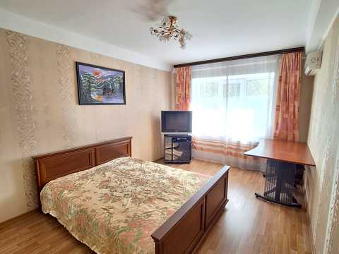 квартира за адресою Раїси Окіпної вул., 5